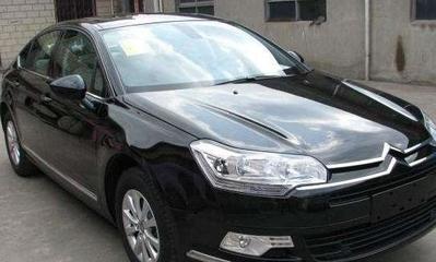 提新車時，懂車的人會立馬把它“扔了”，而新手卻把它當成“寶貝”