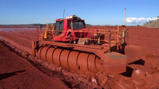 螺旋推進車與智能水草打撈船 當(dāng)特種機械“逆流而上”